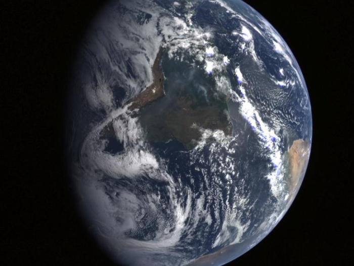 A Terra é o terceiro mais próximo do Sol e o maior dos quatro planetas rochosos. É uma esfera gigantesca (achatada nos polos norte e sul), formada por água...