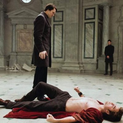 Sabendo que se for transformada em vampira vai originar a batalha, Bella descobre que Victoria é a criadora dos novos-vampiros e uma batalha para proteger ...