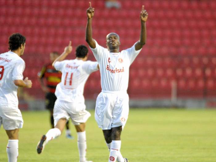 Internacional virou o jogo, derrotou o Sport e assumiu a vice-liderança