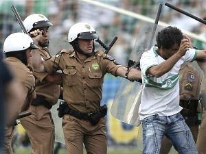 Justiça mantém na prisão cinco acusados da confusão no estádio