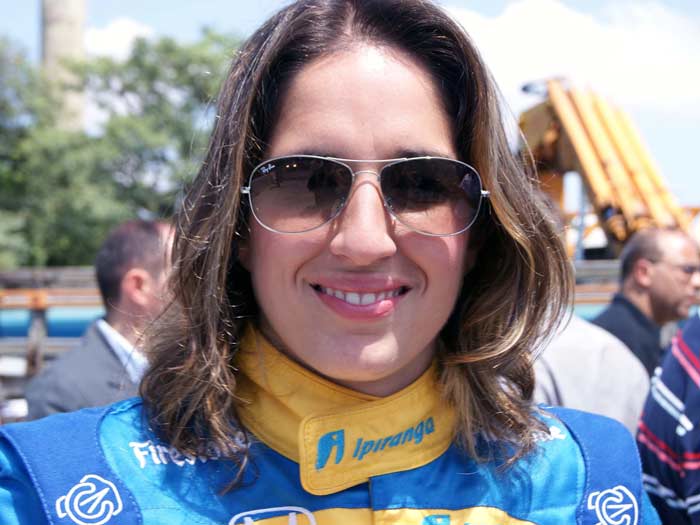 Perto de completar 25 anos, Bia Figueiredo é a primeira brasileira a correr em uma categoria de ponta do automobilismo internacional. Por enquanto, porém, ...