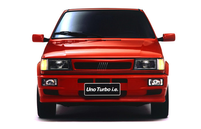 Fiat Uno Turbo ie Em maio de 1994 a Fiat lan ava o primeiro carro