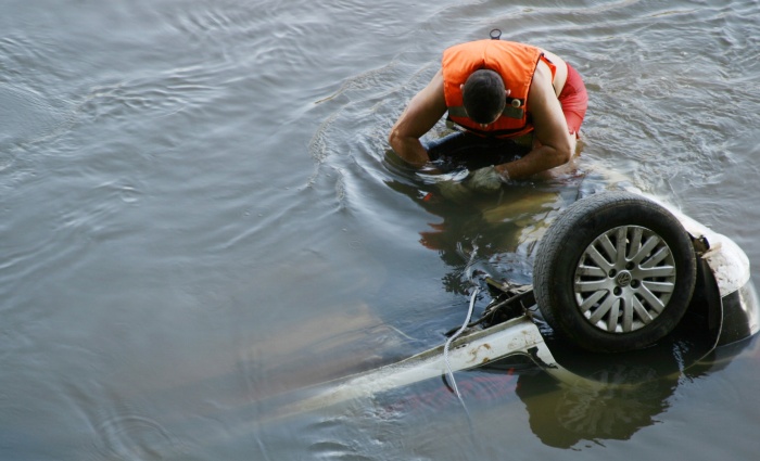http://i2.r7.com/carro-autoescola-acidente-tl-20100608.jpg