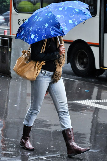 guarda chuva 6g Guarda chuvas estilosos dão cor a dias nublados