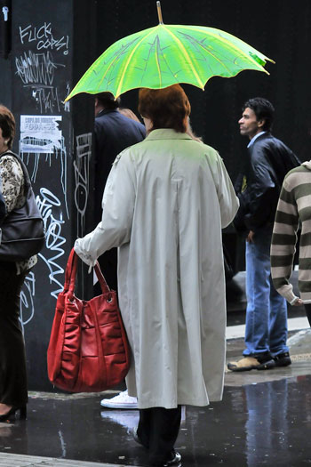 guarda chuva 11g Guarda chuvas estilosos dão cor a dias nublados