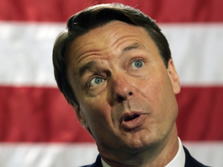 Esc&acirc;ndalos e carreira do ex- senador americano John Edwards vira ...