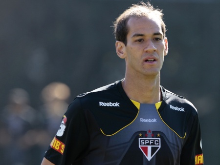 Santos ainda não pagou por Rodrigo Souto –