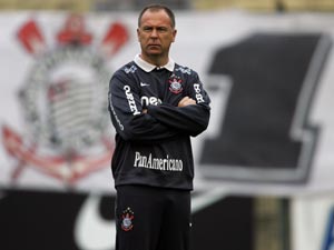 Em treino sob muito frio, Mano monta Corinthians com volta de Fagner