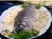 Aprenda a fazer um peixe no sal grosso com farofa de banana