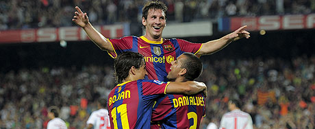 Messi marca 3 e Barça leva mais um título