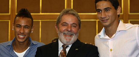 http://i1.r7.com/data/files/2C92/94A3/2A8E/0080/012A/A054/A109/1D5E/lulagansoneymar-tv-20100823.jpg