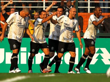 corinthians comemora gol-450