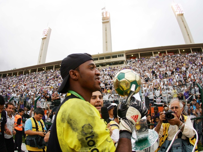 Em 2008, o Corinthians consertou a história e provou que é time da elite do futebol brasileiro. Jogou a Série B, foi campeão, e voltou à primeira divisão d...