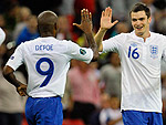 Inglaterra vence com 3 de Defoe e França sofre nova derrota