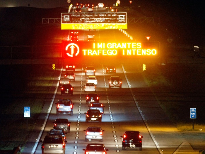 http://i2.r7.com/congestionamento-feriado-sp-tl-20100903.jpg