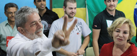 Lula diz que Serra "sai menor" da campanha