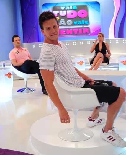 Dudu Pelizzari encara m&aacute;quina da verdade na Record - Famosos e ...