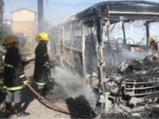 Renato Cobucci/Jornal Hoje em Dia Cinco homens armados ateiam fogo em ônibus na capital mineira
