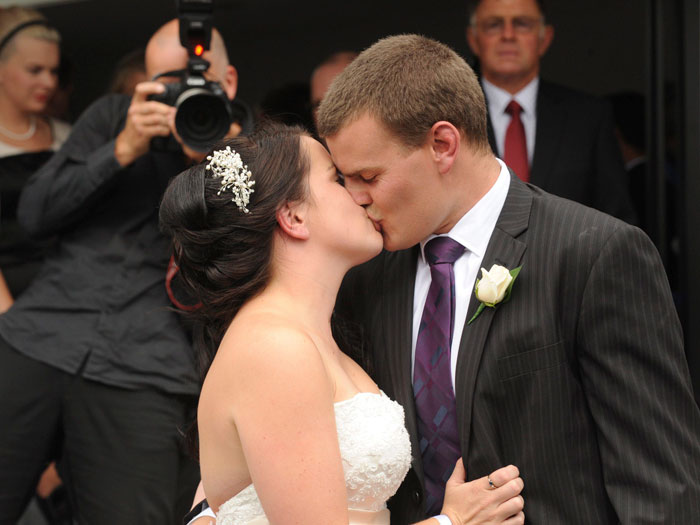 emma howard chris greenslade. Os noivos Emma e Chris