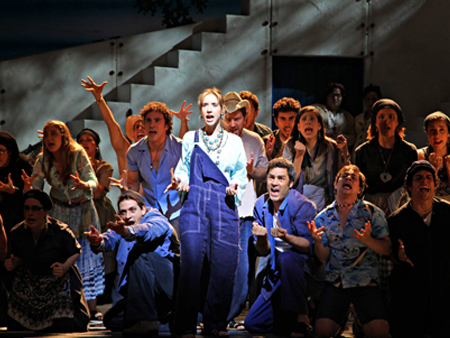 Mamma Mia! chega à 100ª apresentação no Teatro Abril