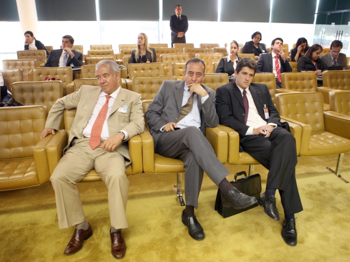 Pedrinho (à dir.), que ficou conhecido no Brasil inteiro por ter sido retirado dos braços da mãe ainda quando era bebê pela sequestradora Vilma Martins, ac...