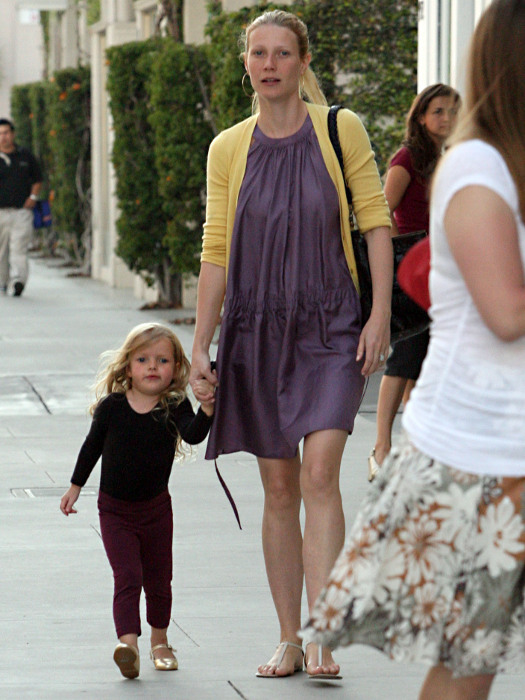 A atriz Gwyneth Paltrow é casada com o vocalista do Coldplay, Chris Martin, e tem dois filhos com ele: Moses, três anos, e a pequena Apple (foto), de quatr...