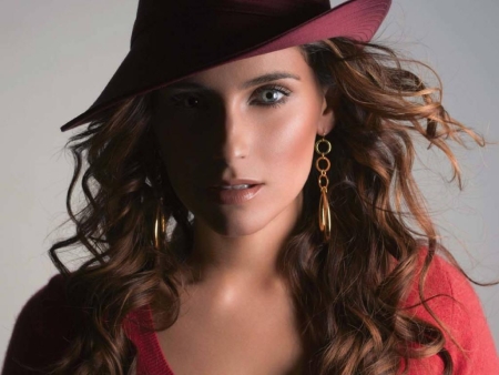 Nelly Furtado desmente cr&iacute;tica a Madonna - M&uacute;sica - R7