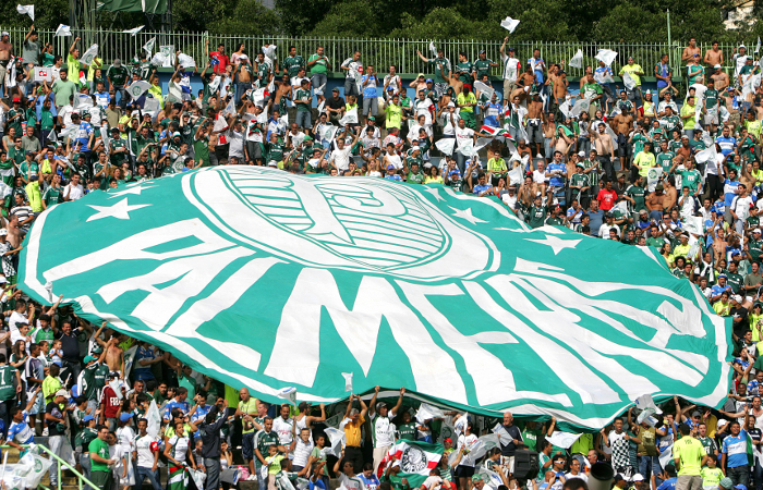 Torcida do Palmeiras, no estádio Palestra Itália, em jogo contra o Atlético-MG