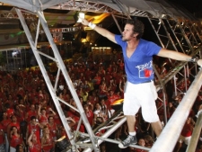 Foliões aproveitam Carnaval na Bahia até o último instante