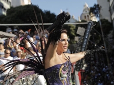 Ivete Sangalo cai no choro com o fim do Carnaval