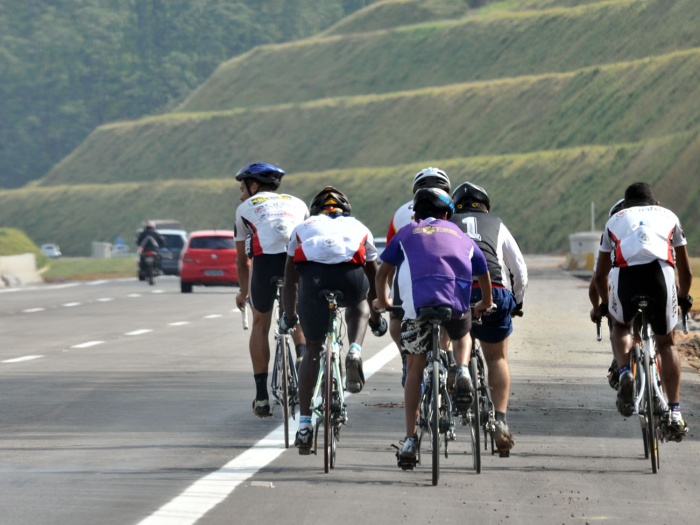 ciclistas-trecho-sul-rodoanel-g-20100402
