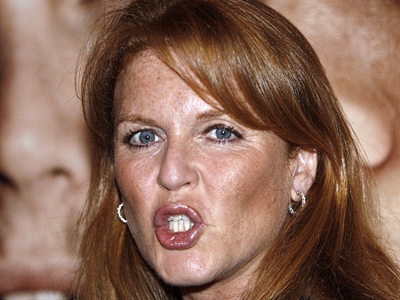 Esc&acirc;ndalo envolvendo Sarah Ferguson atinge imagem da rainha ...