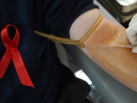 Novas regras mant&ecirc;m proibi&ccedil;&atilde;o de gays doarem sangue - Sa&uacute;de - R7