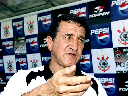 A demissão de Adilson, sugerida por Andrés. O sonho do Corinthians é Parreira... parreira corinthians 2003 A demissão de Adilson, sugerida por Andrés. O sonho do Corinthians é Parreira...