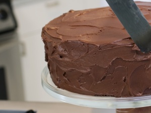 Bolo de cenoura com cobertura de chocolate