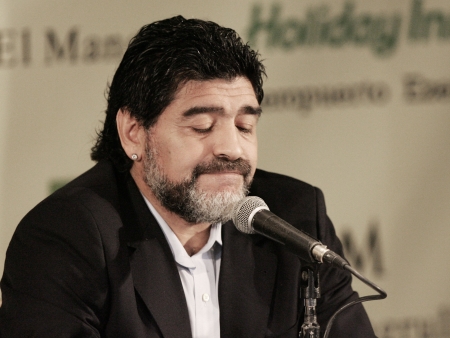 Maradona não se livra das polêmicas nem morando nos Emirados Árabes (Maxi Failla/AFP) maradona 450