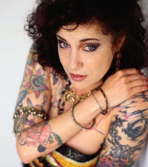 mujeres tatuadas fotos gratis