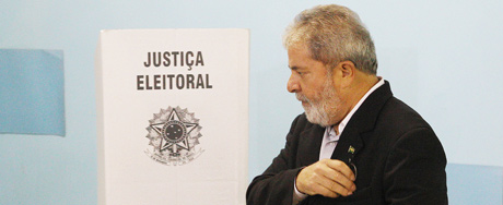 Lula leva 25 segundos para votar em SP