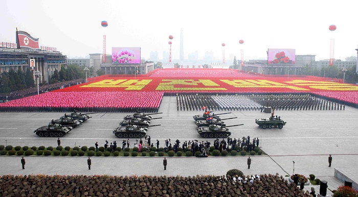 Resultado de imagem para desfile na coreia do norte