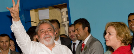 Lula diz que Serra "sai menor" da campanha