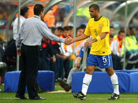 dunga-felipe-melo-hg-20101124.jpg