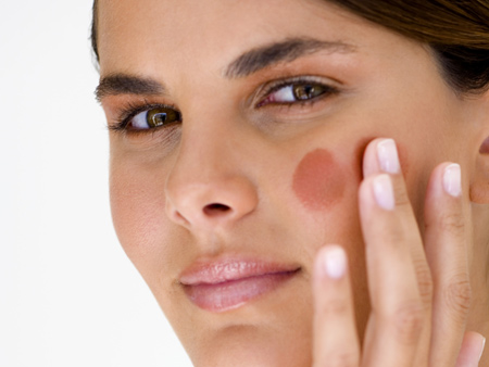 blushmg Sete dicas para fazer uma maquiagem bronzeada natural