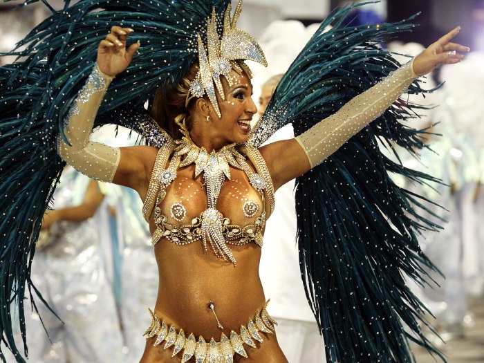 Valeska Popozuda, rainha de bateria da Águia de Ouro pela segunda vez, tem o maior bum bum entre as rainhas do grupo especial do Carnaval Paulista, com 110...