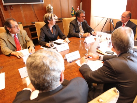 http://i2.r7.com/alckmin-cardozo-reuniao-hg-20110117.jpg