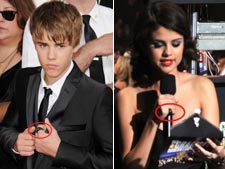 Justin Bieber usa anel parecido com o de de Selena Gomez em evento