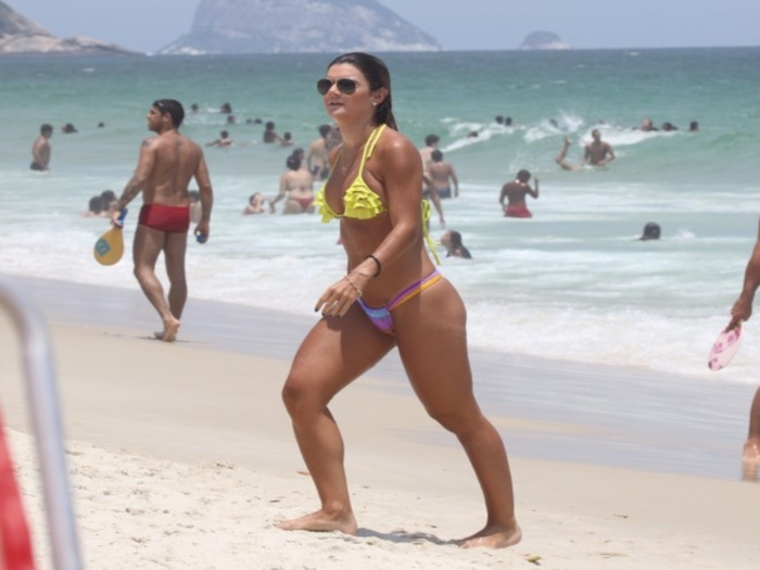 http://i2.r7.com/mirellasantosnova.jpg