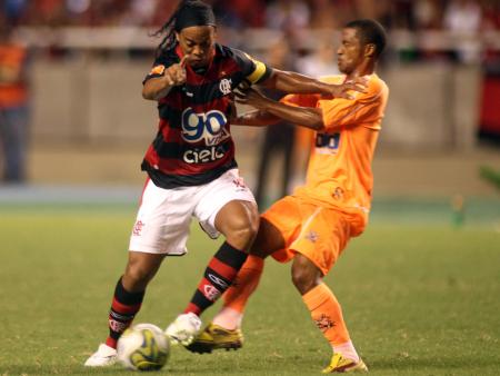 [Imagen: ronaldinhointeira.jpg]