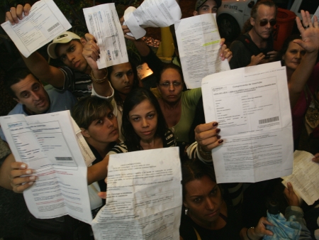 Governo suspende concursos p&uacute;blicos federais - Educa&ccedil;&atilde;o - R7