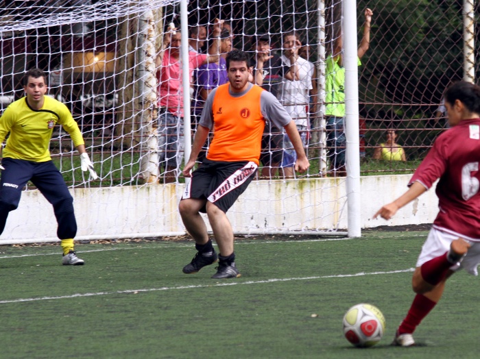 Bravos guerreiros do R7 enfrentam time feminino - Esportes - R7.com