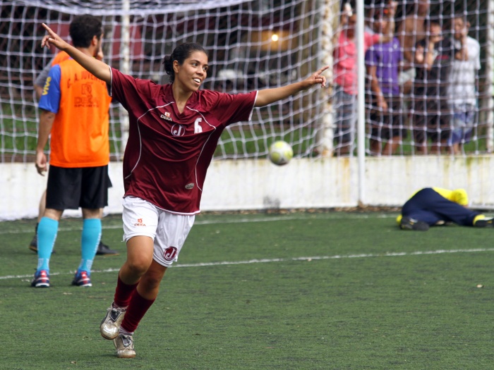 Bravos guerreiros do R7 enfrentam time feminino - Esportes - R7.com